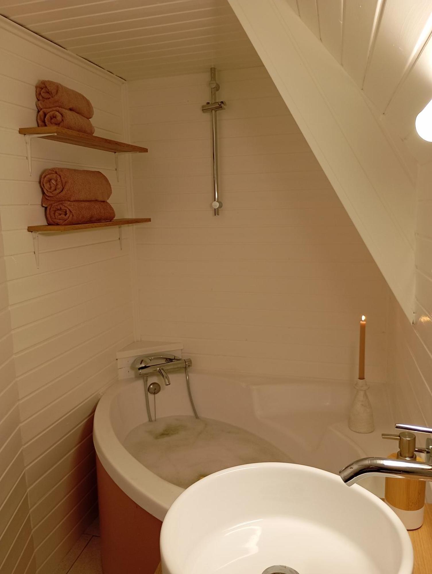 Escapade Romantique Sous Les Toits De Kereon - Centre Historique, Rue Pietonne 坎佩尔 外观 照片